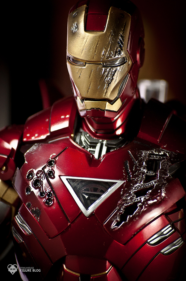 Hot Toys: Ironman Mark VI (10)