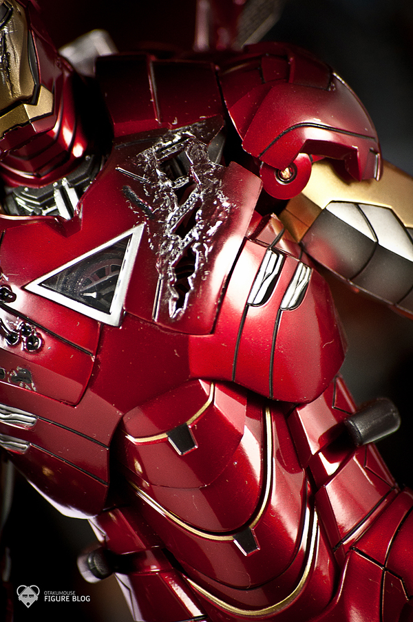 Hot Toys: Ironman Mark VI (13)