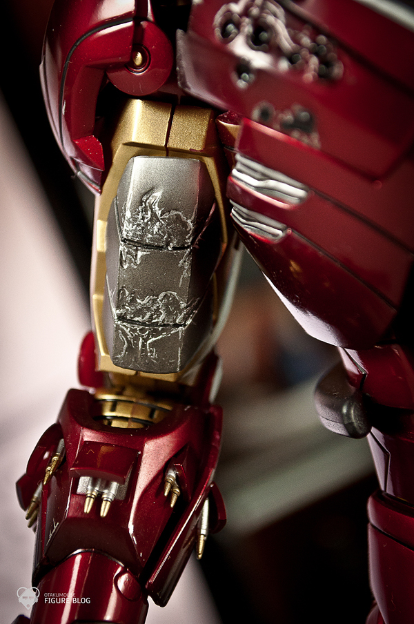 Hot Toys: Ironman Mark VI (16)