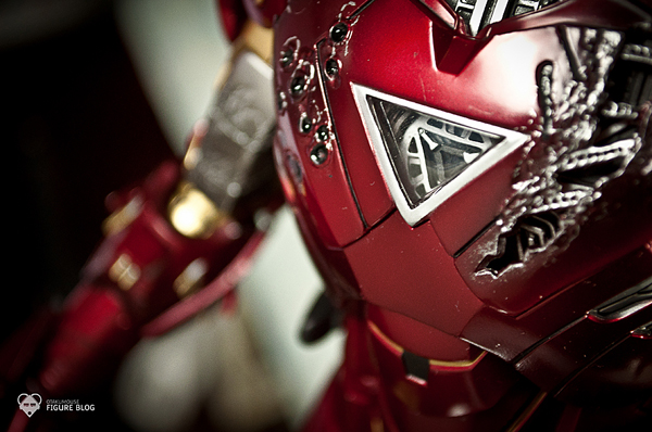 Hot Toys: Ironman Mark VI (21)