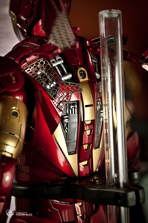 Hot Toys: Ironman Mark VI (24)