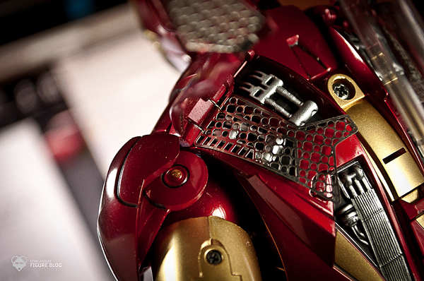 Hot Toys: Ironman Mark VI (26)