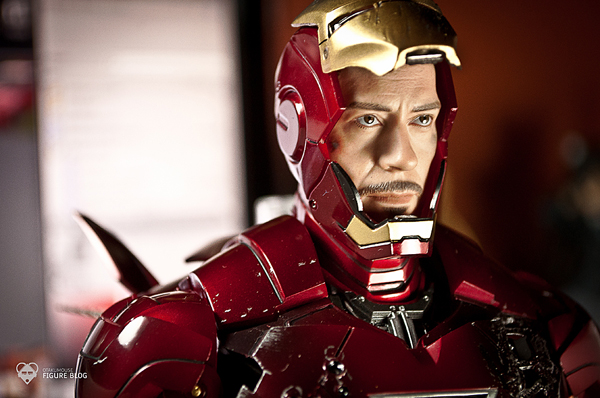 Hot Toys: Ironman Mark VI (32)