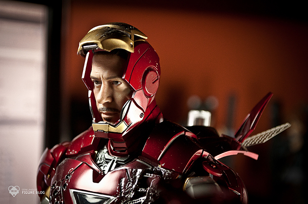 Hot Toys: Ironman Mark VI (38)