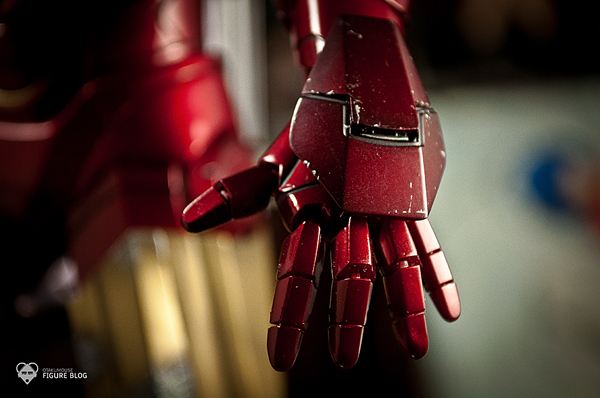 Hot Toys: Ironman Mark VI (40)