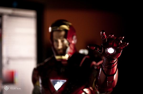 Hot Toys: Ironman Mark VI (46)