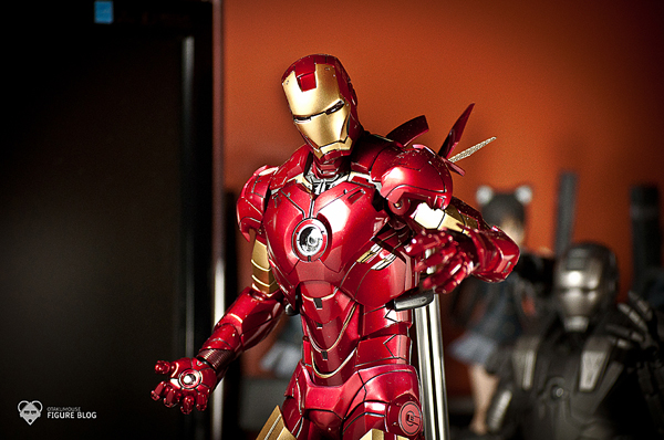Review | Hot Toys: Ironman Mark IV 8 Hot Toys: Ironman Mark IV (8)