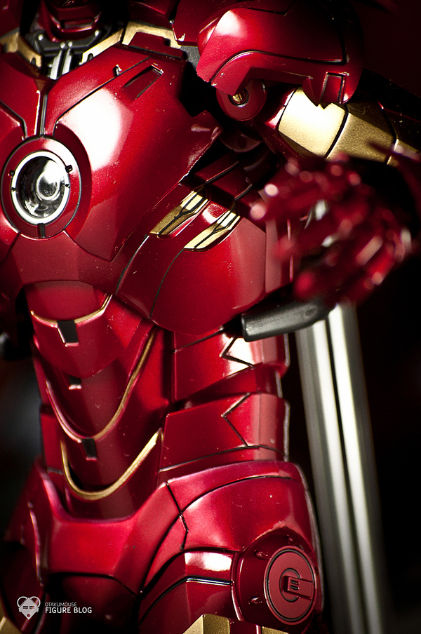 Hot Toys: Ironman Mark IV (16)