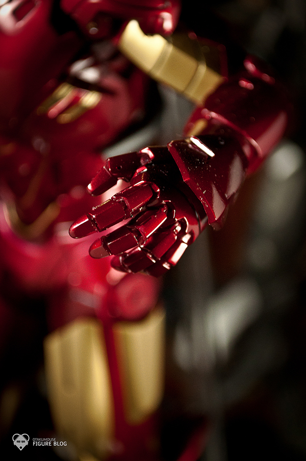 Review | Hot Toys: Ironman Mark IV 19 Hot Toys: Ironman Mark IV (19)