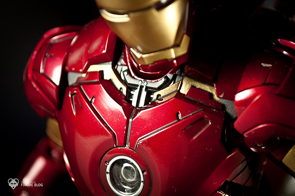 Hot Toys: Ironman Mark IV (22)