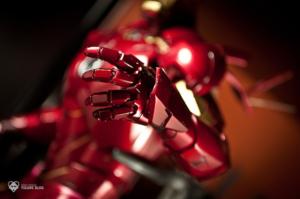 Hot Toys: Ironman Mark IV (23)