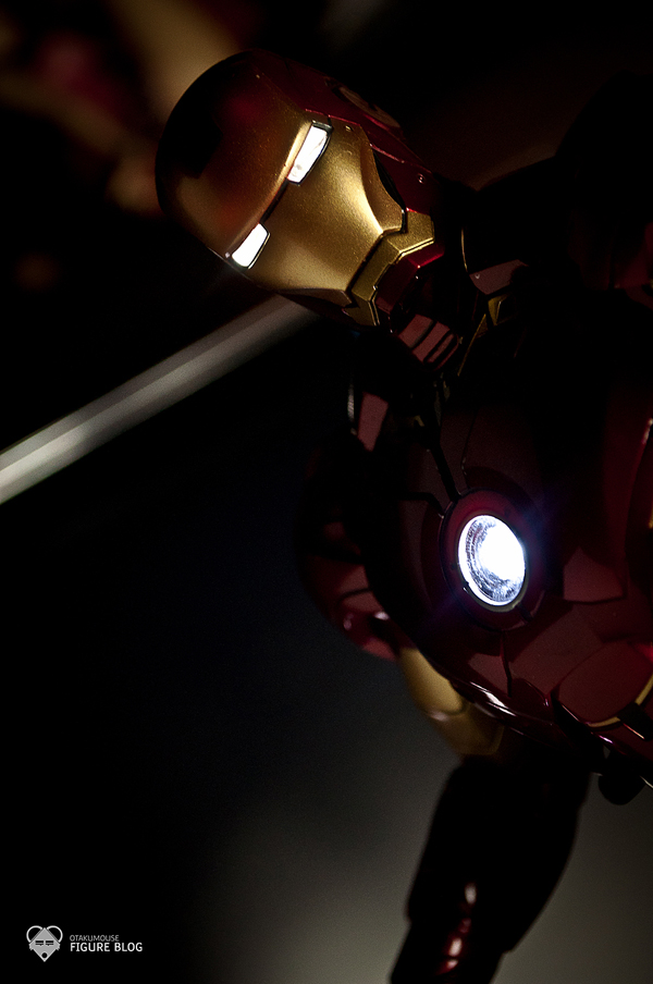 Review | Hot Toys: Ironman Mark IV 30 Hot Toys: Ironman Mark IV (30)