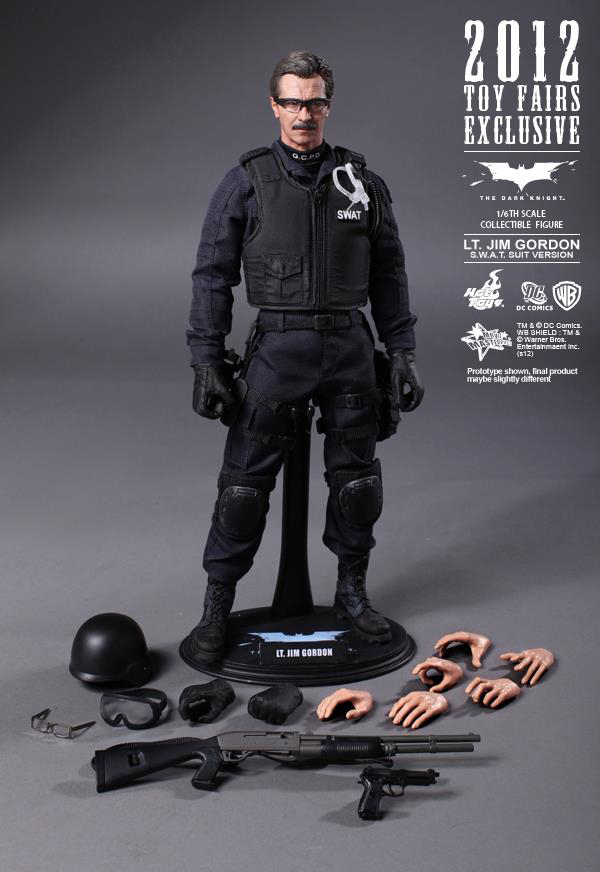 Preview | Hot Toys: Lt. Jim Gordon (SWAT Suit Ver.) (8)