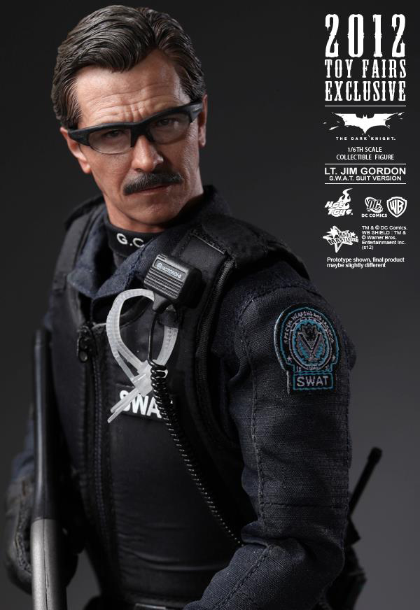 Preview | Hot Toys: Lt. Jim Gordon (SWAT Suit Ver.) (7)