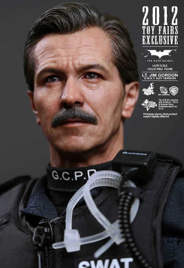 Preview | Hot Toys: Lt. Jim Gordon (SWAT Suit Ver.) (5)