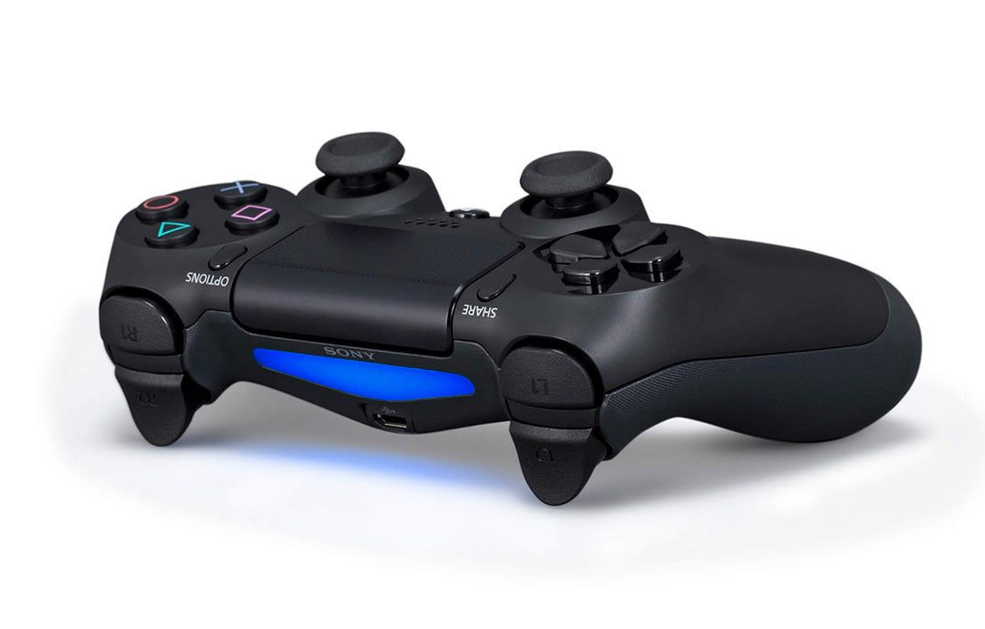 A "Bigger" Look at Playstation 4's new Dual Shock 4 Controller(3)