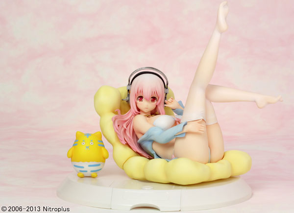 Preview | Griffon: Sonico (Bikini and Sofa Ver.) (1)