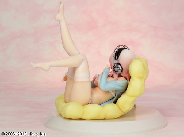 Preview | Griffon: Sonico (Bikini and Sofa Ver.) 2 Preview | Griffon: Sonico (Bikini and Sofa Ver.) (2)