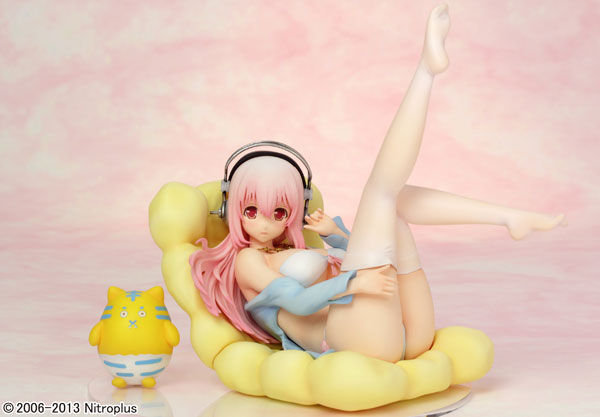 Preview | Griffon: Sonico (Bikini and Sofa Ver.) (3)