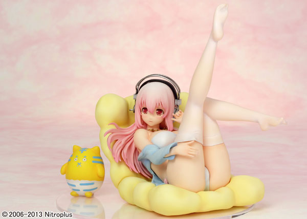 Preview | Griffon: Sonico (Bikini and Sofa Ver.) (4)