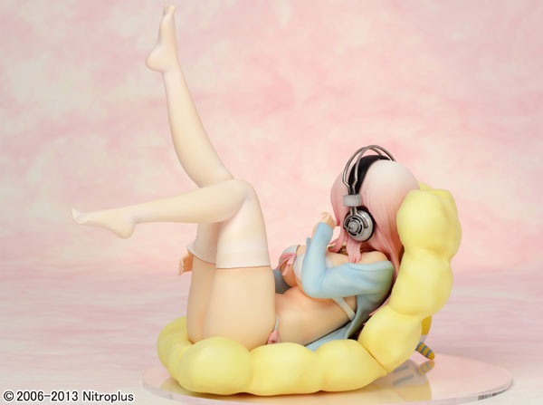 Preview | Griffon: Sonico (Bikini and Sofa Ver.) (6)