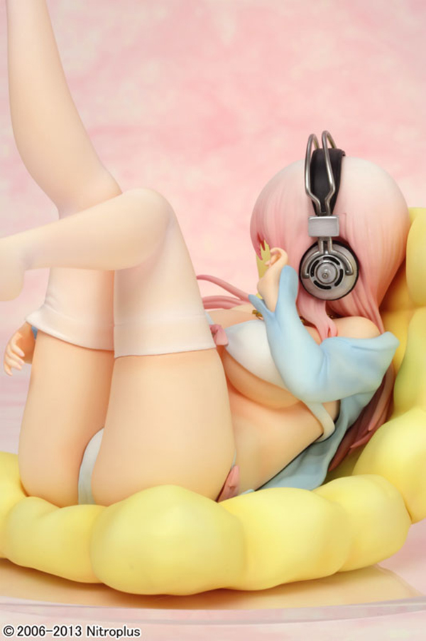 Preview | Griffon: Sonico (Bikini and Sofa Ver.) (9)