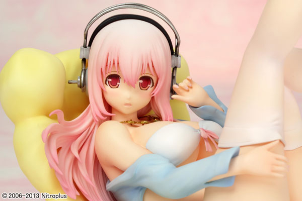 Preview | Griffon: Sonico (Bikini and Sofa Ver.) (11)