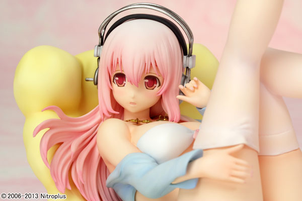 Preview | Griffon: Sonico (Bikini and Sofa Ver.) (12)