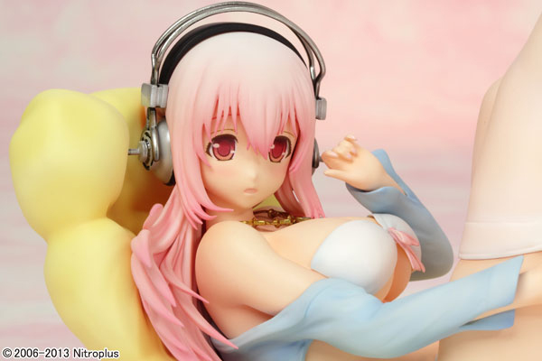 Preview | Griffon: Sonico (Bikini and Sofa Ver.) (13)