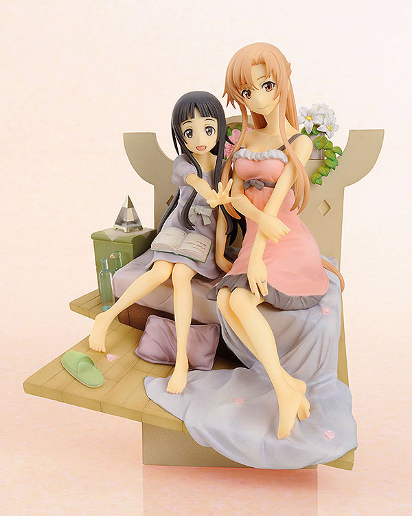 Preview | Penguin Parade: Asuna & Yui (1)